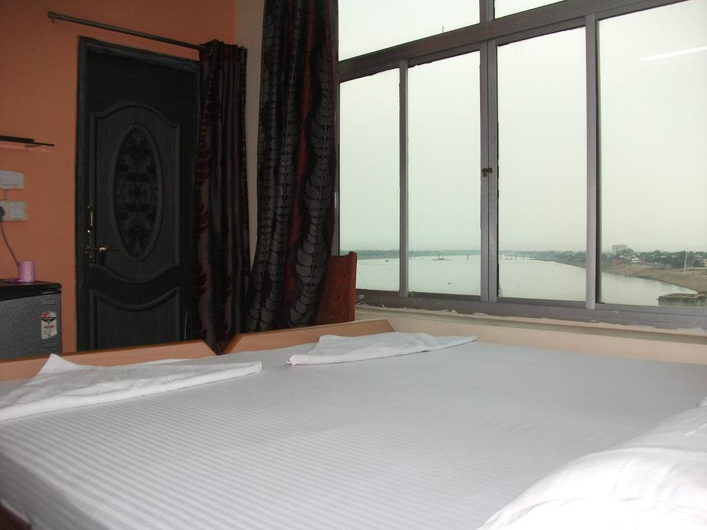 P G On Ganges Varanasi Exterior photo